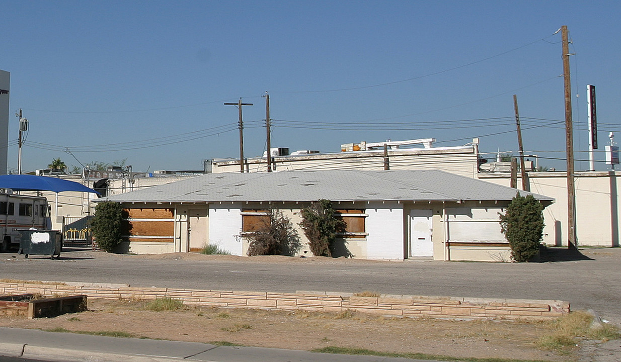 1710-1712 E Oakey Blvd in Las Vegas, NV - Building Photo