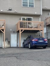 108 Mohican Ave in Waterbury, CT - Building Photo - Building Photo