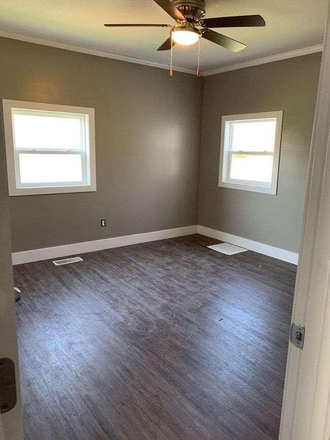 property at 512 S Armstrong St