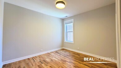 654 W Wrightwood Ave in Chicago, IL - Building Photo - Building Photo