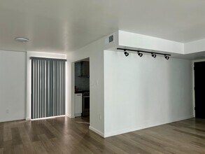 5243 Yarmouth Ave, Unit 33 in Encino, CA - Building Photo - Building Photo