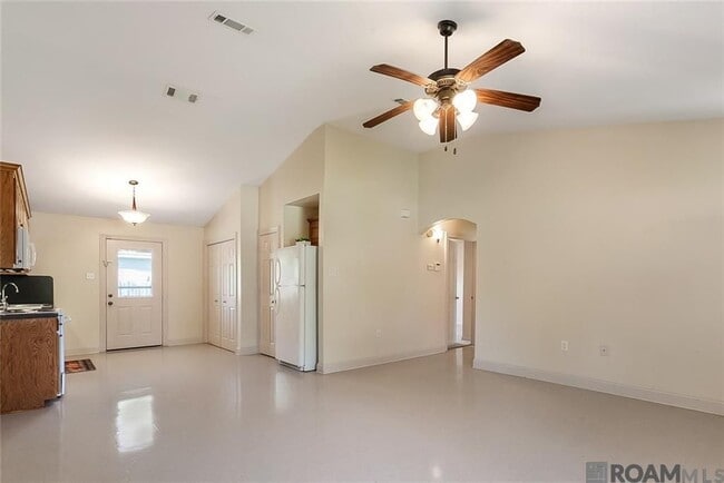 412 E Beech St in Ponchatoula, LA - Foto de edificio - Building Photo