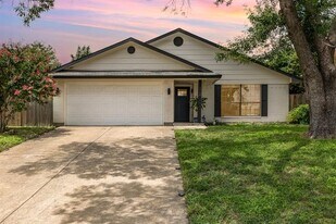 1700 Delaford Cir in Carrollton, TX - Building Photo