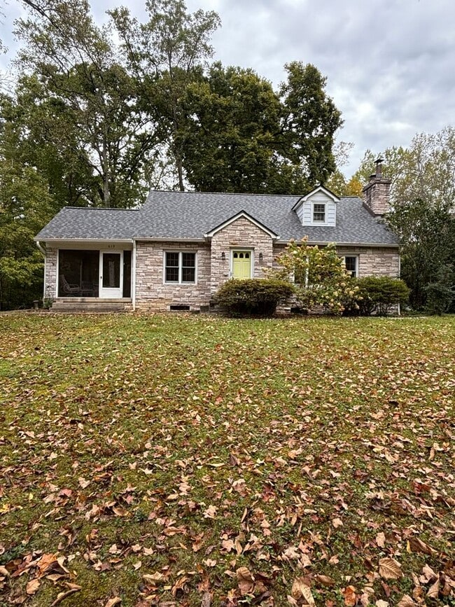 property at 619 White Oak Dr