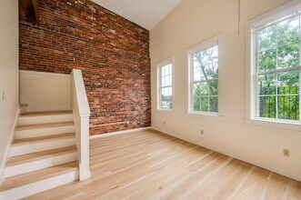 32 Market St in Somersworth, NH - Building Photo - Building Photo