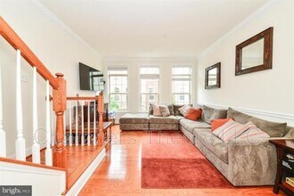 402 N Thomas St in Arlington, VA - Foto de edificio - Building Photo