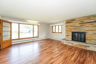 150 E 272nd St in Euclid, OH - Building Photo - Building Photo