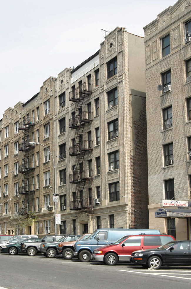 561 W 175th St in New York, NY - Foto de edificio - Building Photo