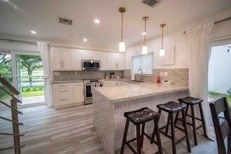 21761 SW 98th Pl in Cutler Bay, FL - Building Photo - Building Photo