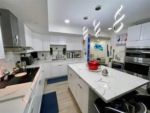 8635 NW 8th St in Miami, FL - Building Photo - Building Photo
