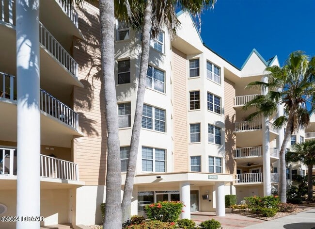property at 4626 Harbour Village Blvd