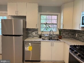 5315 Manorfield Rd in Rockville, MD - Building Photo - Building Photo