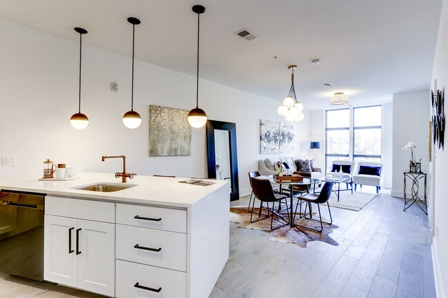 1402 H St NE, Unit 2 in Washington, DC - Foto de edificio - Building Photo