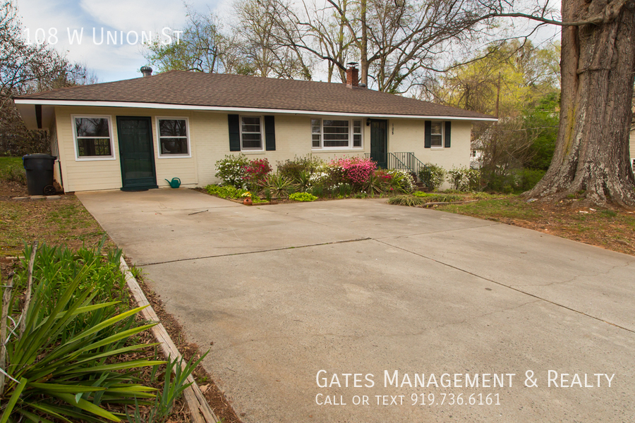 108 W Union St in Hillsborough, NC - Building Photo