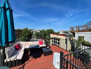 2104 Cambridge St in Baltimore, MD - Foto de edificio - Building Photo