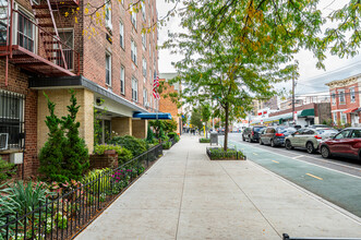 3185 Crescent St in Astoria, NY - Foto de edificio - Building Photo