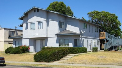 1844 S Thornburg St in Santa Maria, CA - Building Photo - Primary Photo