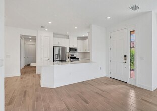 10073 Morning Mist Ln in Sarasota, FL - Building Photo - Building Photo