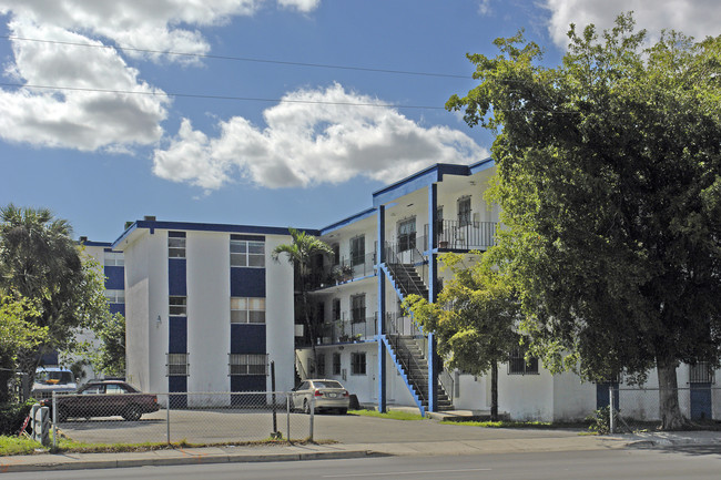 5118 NW 7th St in Miami, FL - Building Photo - Building Photo