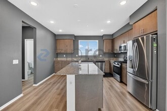 5252 Beachfront Cove in San Diego, CA - Foto de edificio - Building Photo