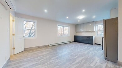 24-40-40 86th St, Unit 2F in Queens, NY - Building Photo - Building Photo