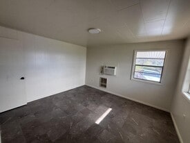 10524 Farm Rd 2180 in Cassville, MO - Building Photo