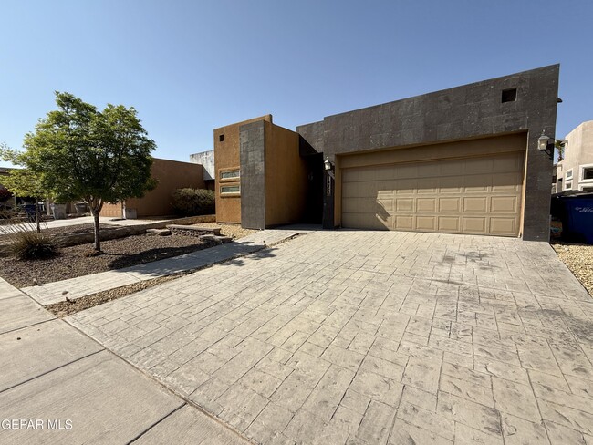 14371 High Rock Dr in El Paso, TX - Building Photo - Building Photo