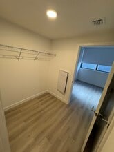 3821 NW 12th Ter, Unit Flat E in Miami, FL - Foto de edificio - Building Photo