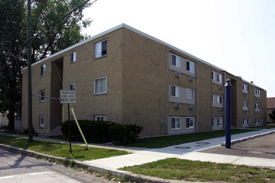 Greenfield Apartments in Detroit, MI - Building Photo