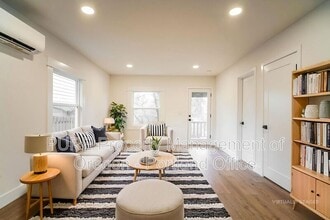 814 NE 67th Ave in Portland, OR - Building Photo - Building Photo