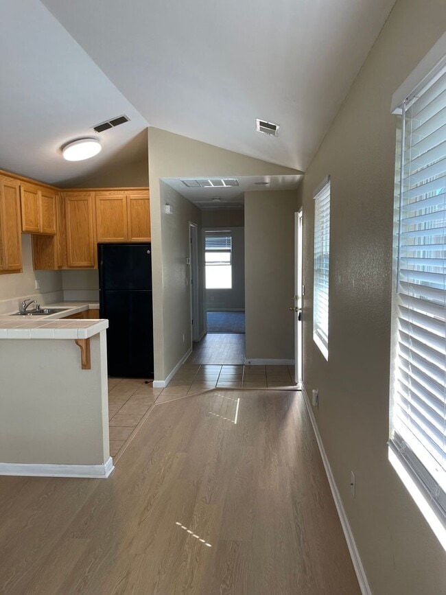 2073 Northfield Dr in Santa Rosa, CA - Building Photo - Building Photo