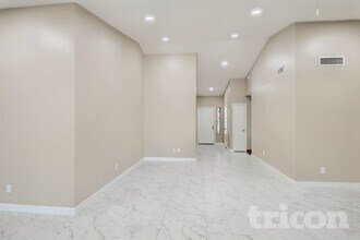 4947 E Greenway Cir in Mesa, AZ - Building Photo - Building Photo