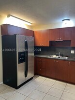 7721 SW 10th St in North Lauderdale, FL - Building Photo