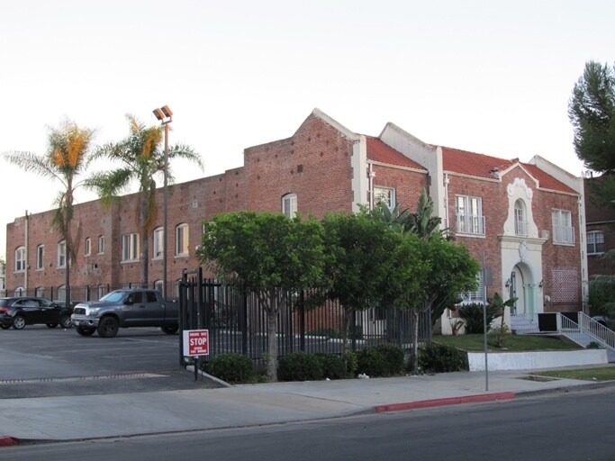 642 Plymouth Blvd in Los Angeles, CA - Foto de edificio