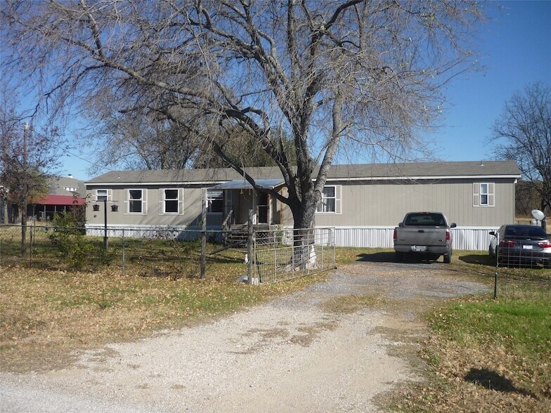 5100 Tanglewood Dr in Burleson, TX - Foto de edificio