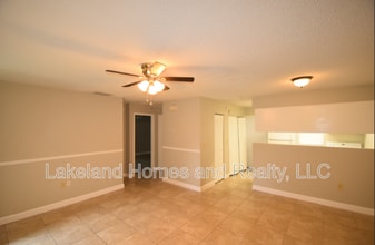 885 School House Rd in Lakeland, FL - Foto de edificio - Building Photo