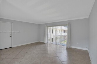 8475 SW 94th St in Miami, FL - Building Photo - Building Photo