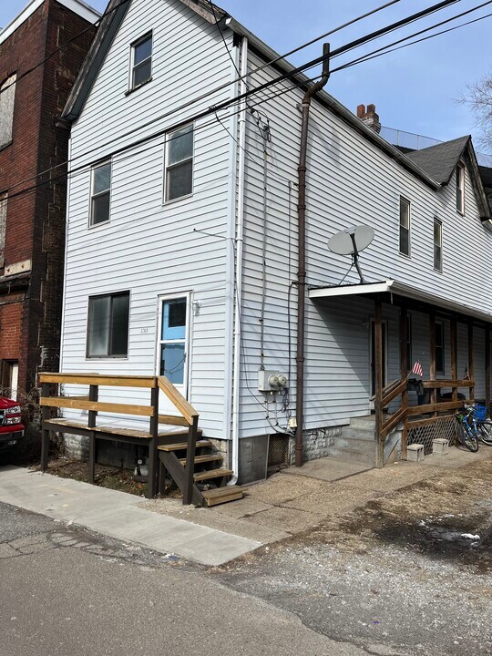 3703 Alexis St, Unit Rear in Pittsburgh, PA - Building Photo