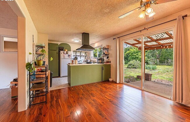 1635 S Bertelsen Rd in Eugene, OR - Building Photo - Building Photo