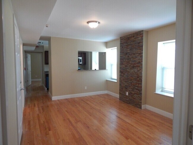 28 Chelsea St in Boston, MA - Building Photo - Building Photo