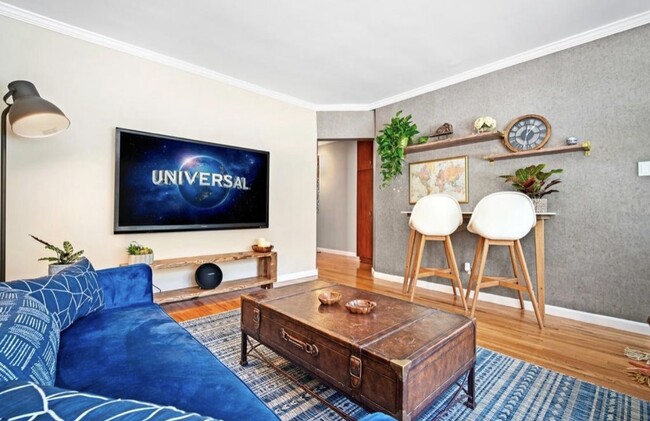 3319 Barham Blvd, Unit 3319 in Los Angeles, CA - Building Photo - Building Photo