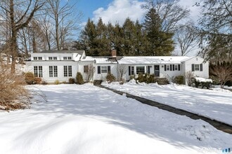 19 Robin Hood Ln in Darien, CT - Building Photo - Building Photo