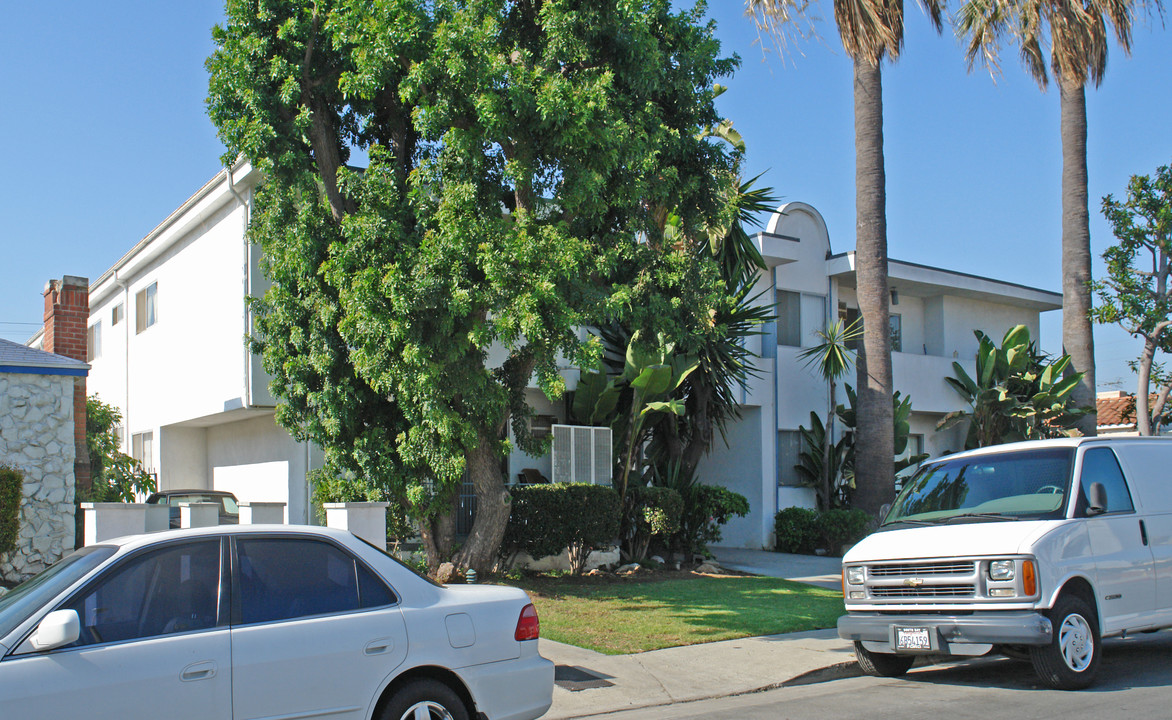 1933 Chariton St in Los Angeles, CA - Building Photo