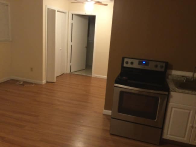 1051 South Ave in Stratford, CT - Building Photo - Building Photo