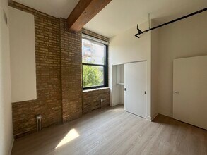 1040 W Huron St in Chicago, IL - Building Photo - Building Photo