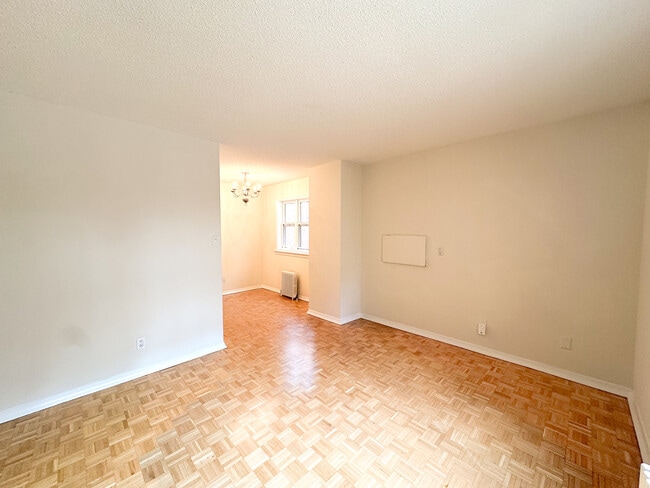 Balliol Apartments in Toronto, ON - Building Photo - Building Photo