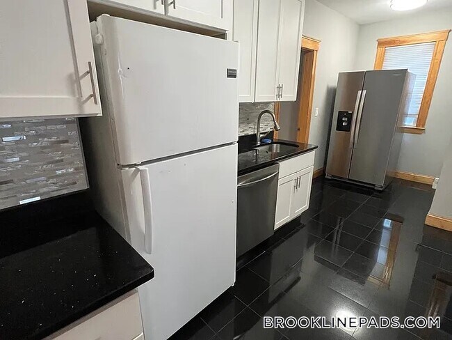 152 Winchester St in Brookline, MA - Building Photo - Building Photo