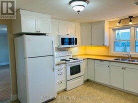 61 Bolton St in Kawartha Lakes, ON - Building Photo