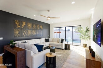 7520 E Highland Ave in Scottsdale, AZ - Building Photo - Building Photo
