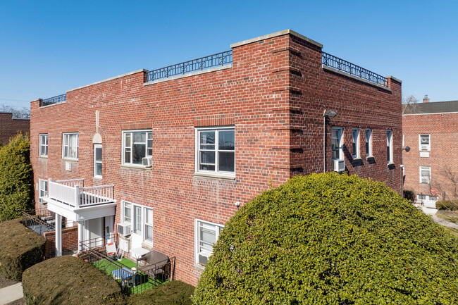 Lawrence Place in Lawrence, NY - Building Photo - Building Photo